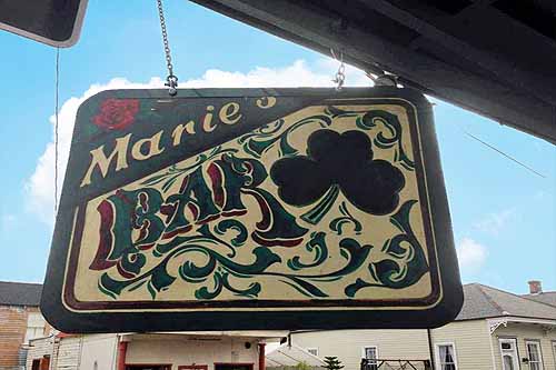 Exterior Sign Marie's